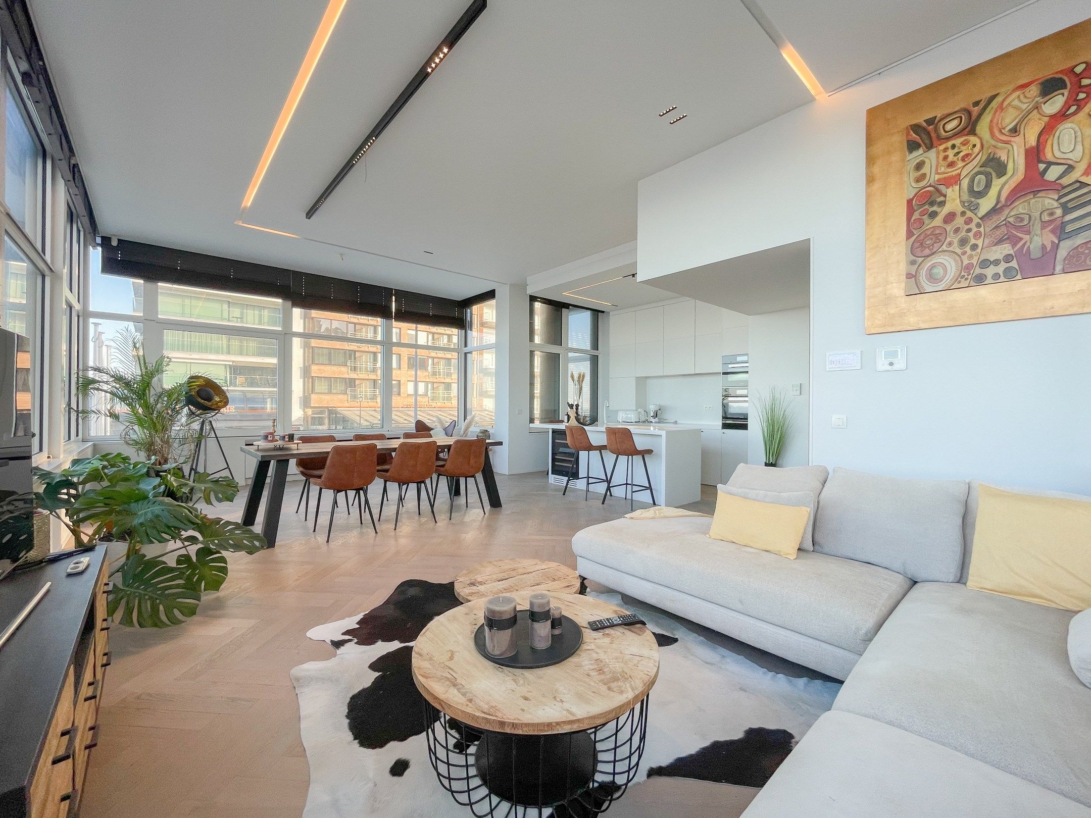 Uitzonderlijk, luxueus afgewerkt hoekappartement met frontaal zeezicht. foto 2