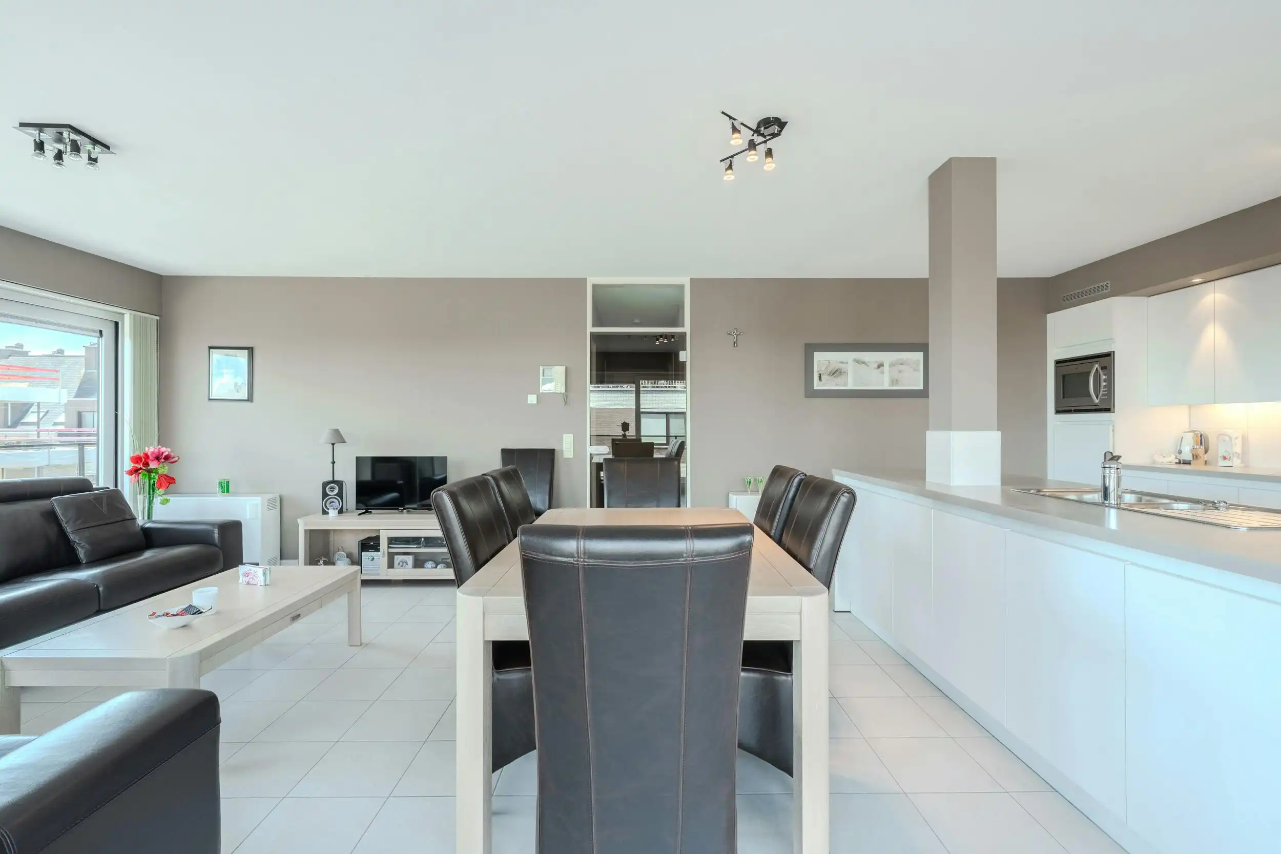 Lichtrijk hoekappartement met grote terrassen te koop op topligging! foto 7