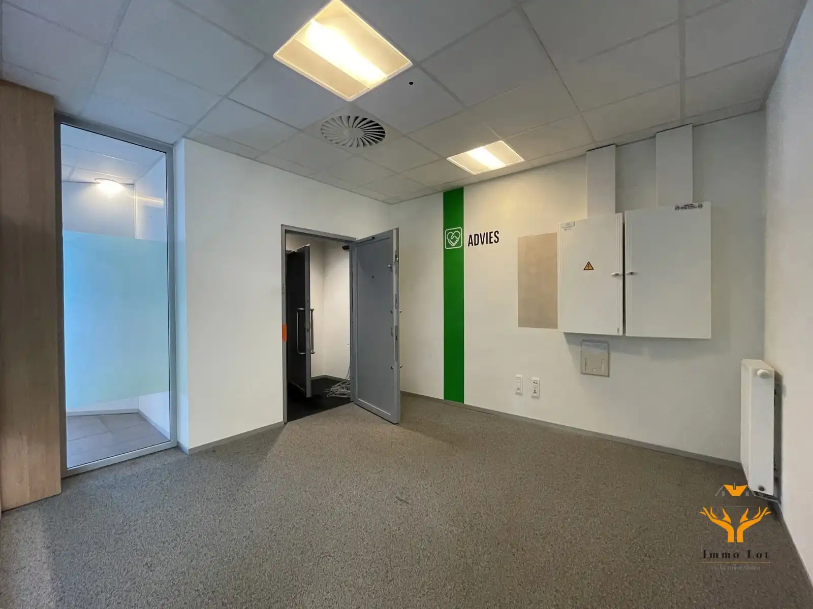 Te huur: handelsruimte van 228m² op toplocatie in Berlare  foto 13