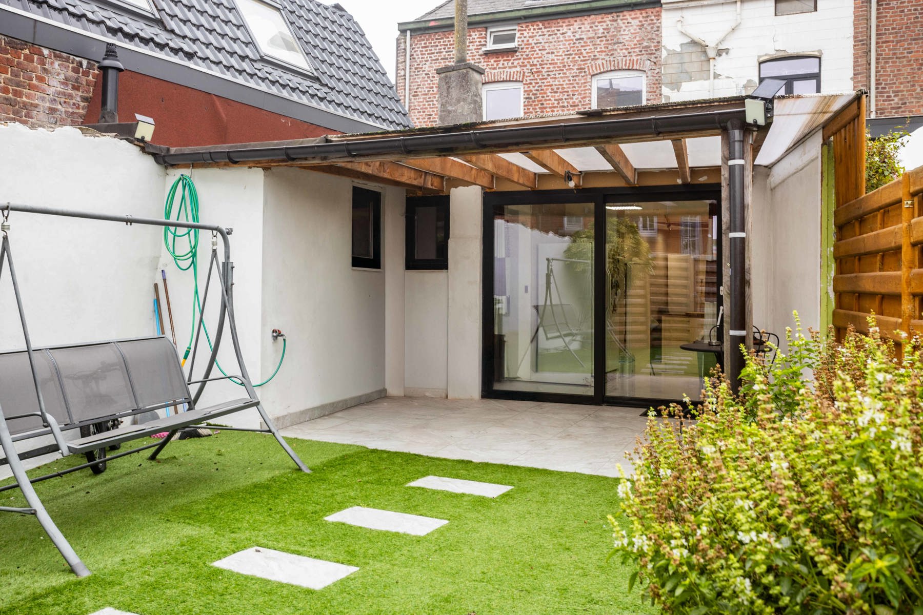 Gerenoveerde stadswoning met tuin en 3 SLP foto 24