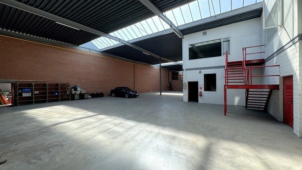 Magazijn met kantoren te huur vlakbij A12 in Wilrijk foto 13