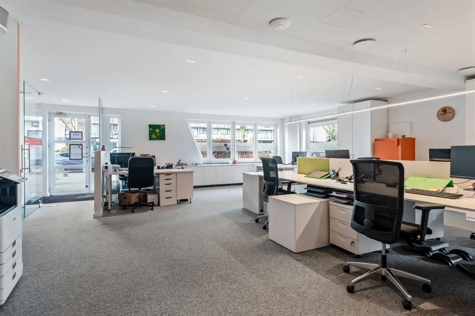 Instapklaar kantoor langs bruisende Lambrechtshoekenlaan. foto 3