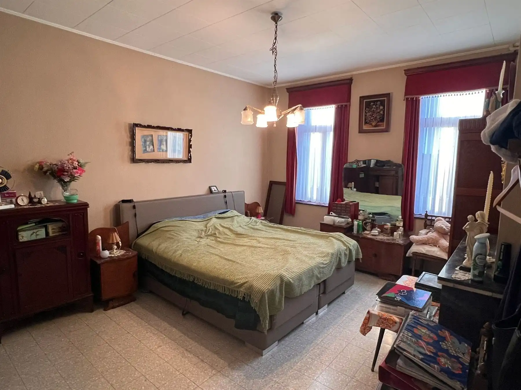 Dorpswoning onder de kerktoren foto 11