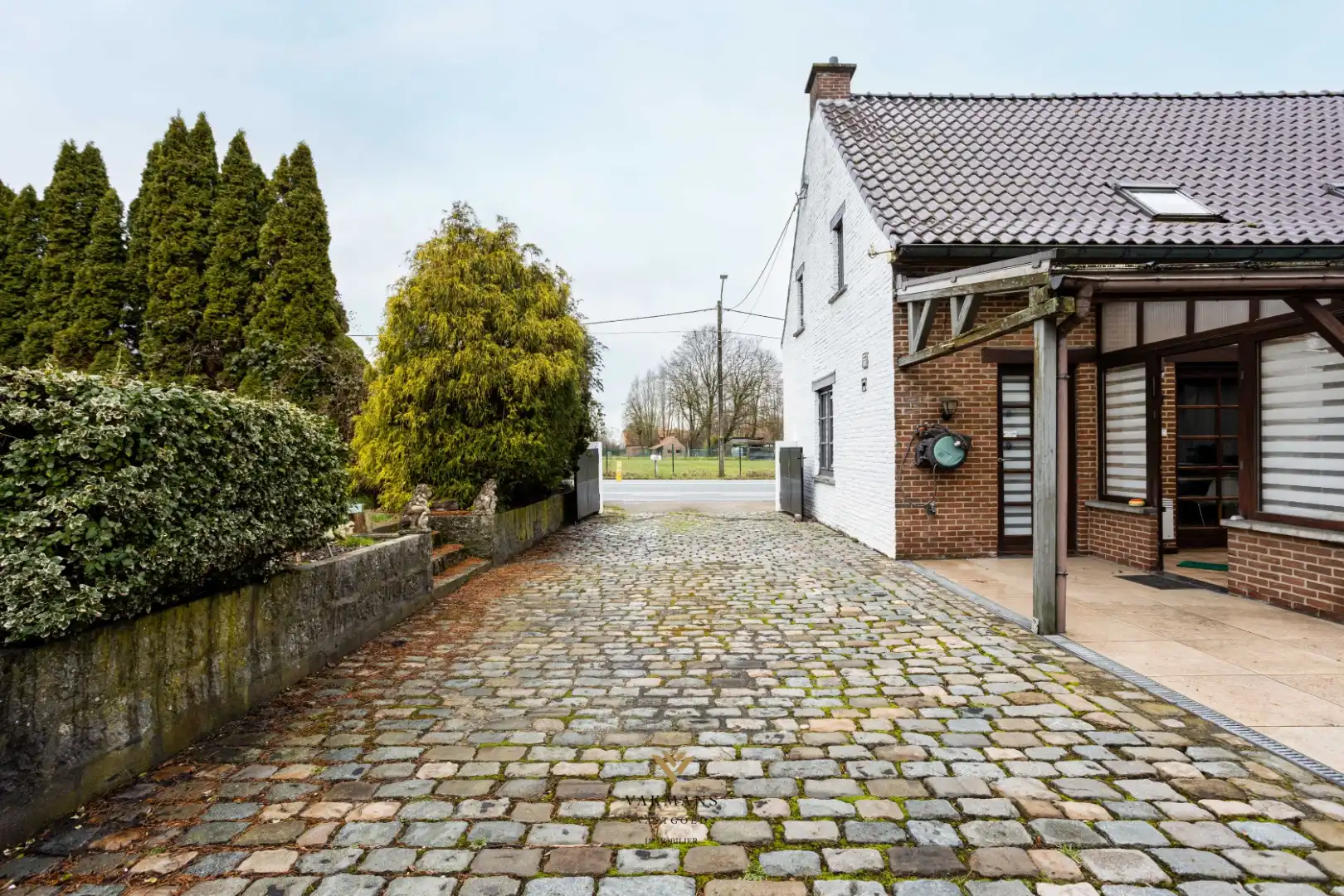 Fermette woning met oprit, dubbele garage en prachtige tuin foto 5