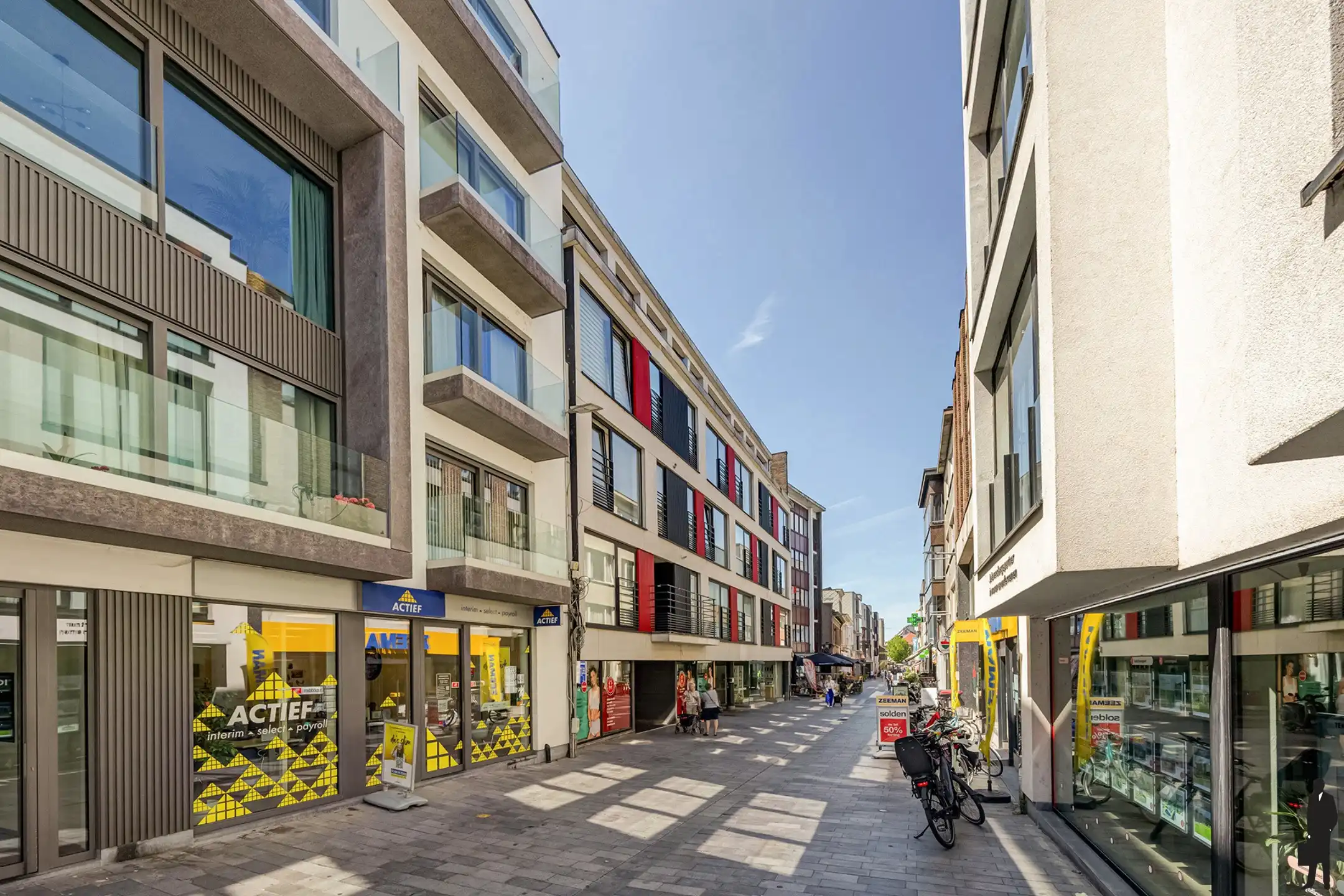 Gerenoveerd 1-slpkappartement met terras in hartje Beveren foto 13