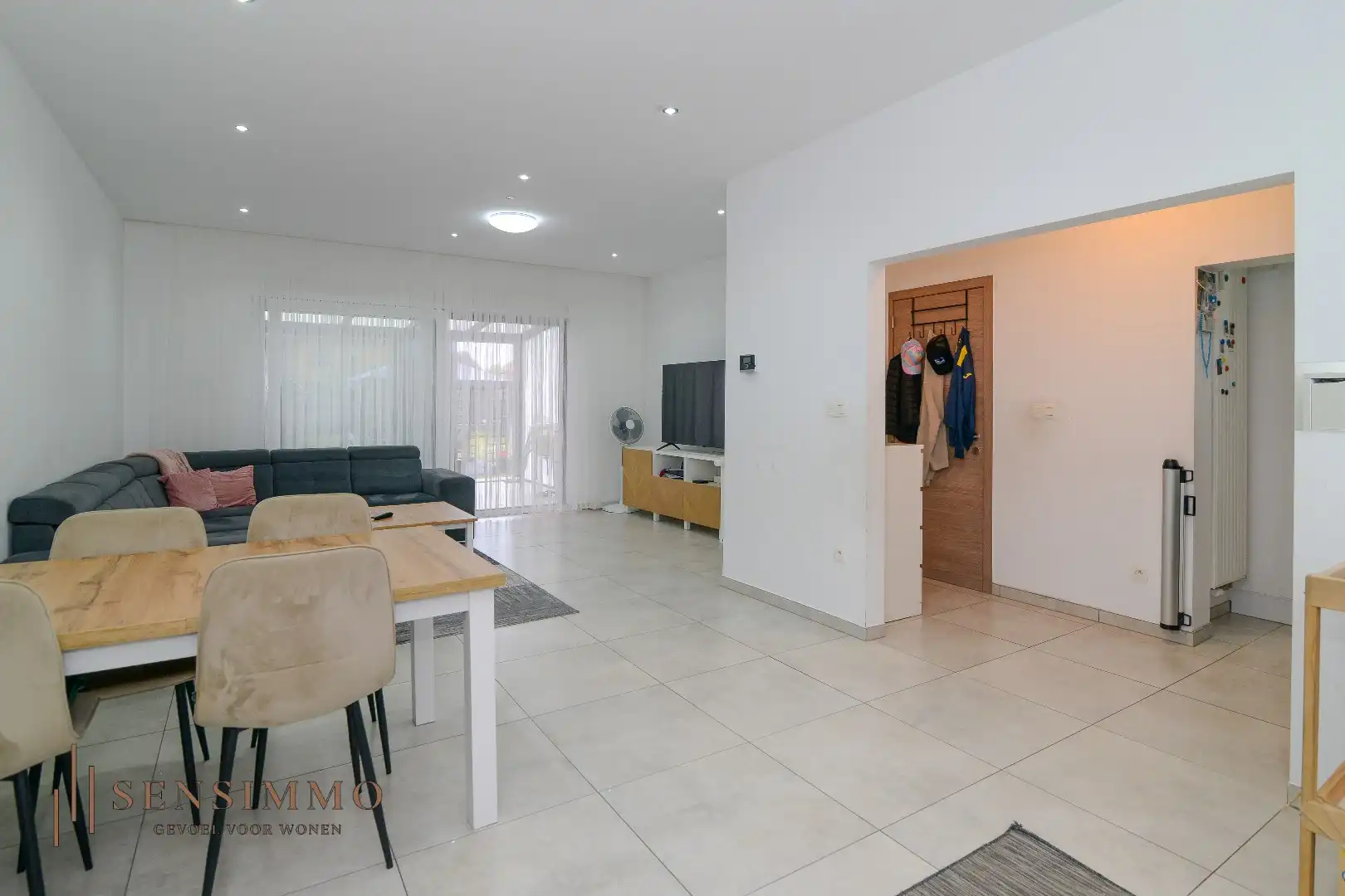 Gerenoveerde halfopen woning met 3 slaapkamers in Genk foto 5