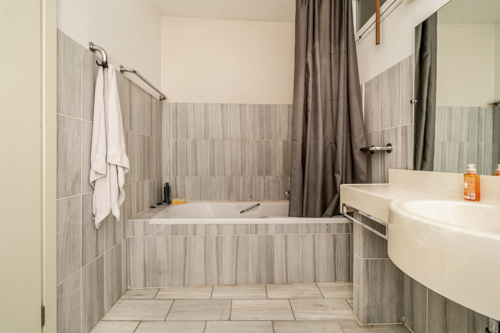 GEMENGD OPBRENGSTEIGENDOM MET HORECA - APPARTEMENTEN EN BUSINESSFLATS foto 51
