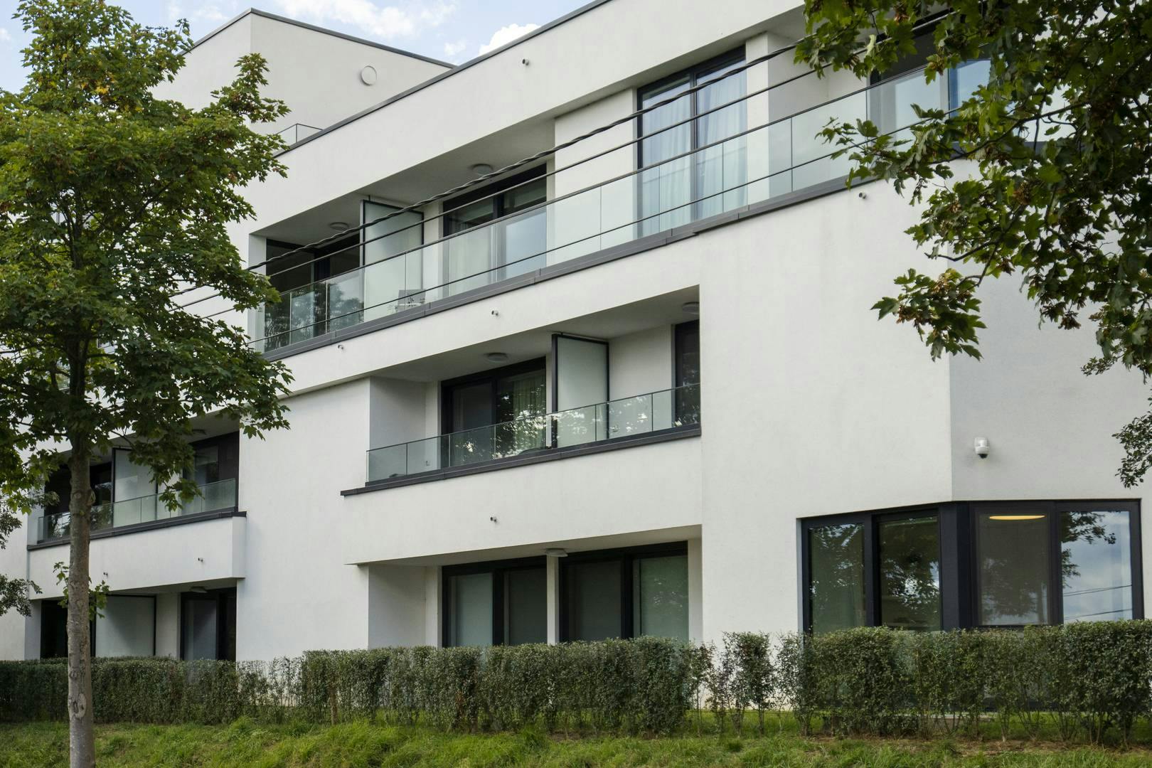 Verzorgde assistentiewoning met terras en uitzicht te Zwevegem foto {{pictureIndex}}