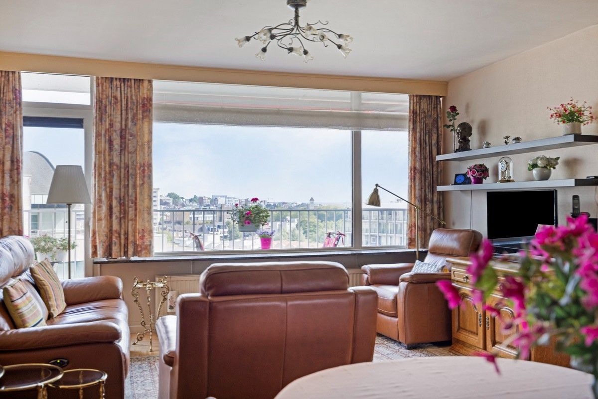 Tweeslaapkamer appartement met mooie verrrezichten over de torens van Gent. foto 5