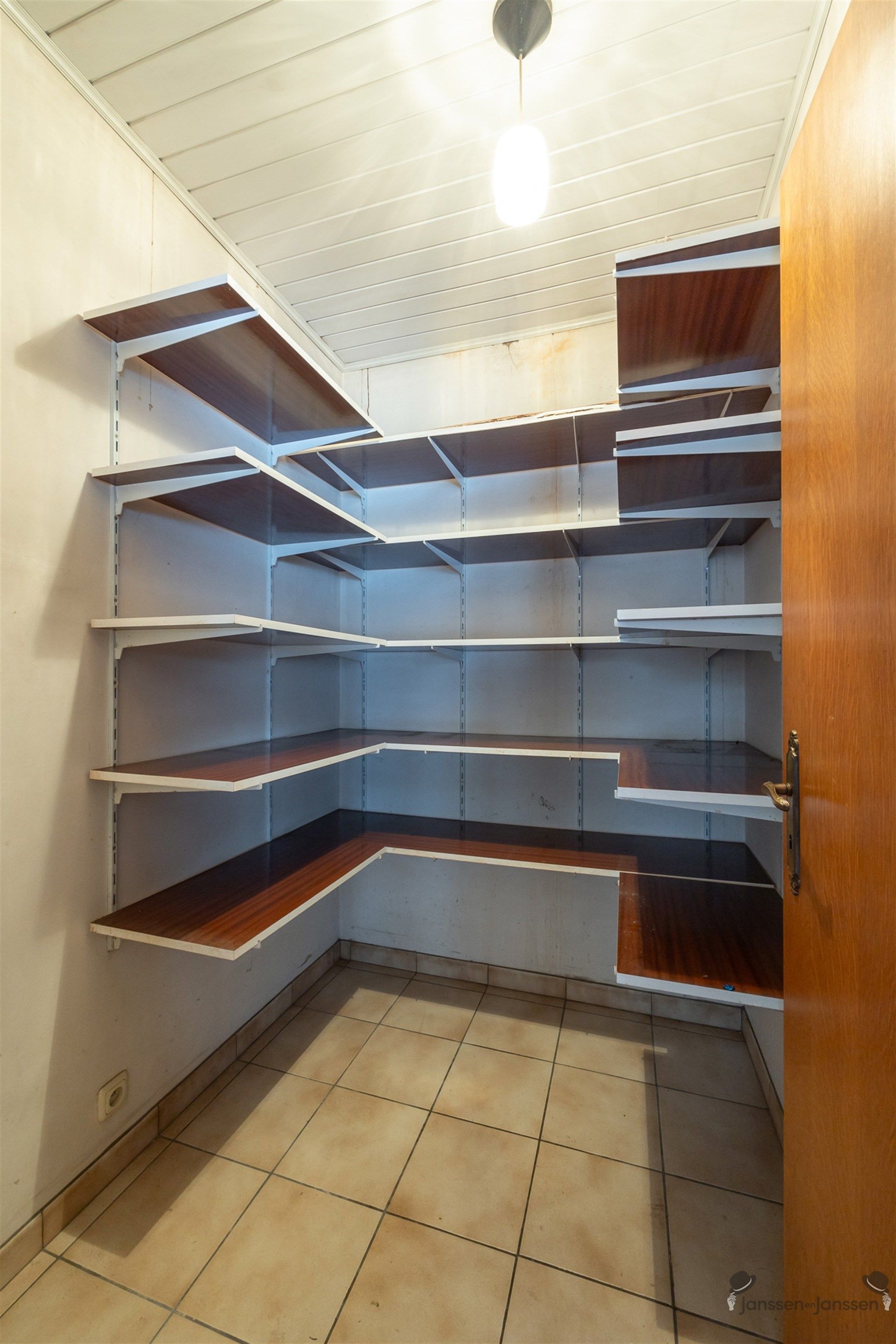 Vrijstaande villa met potentieel in gewilde wijk van Brasschaat foto 15