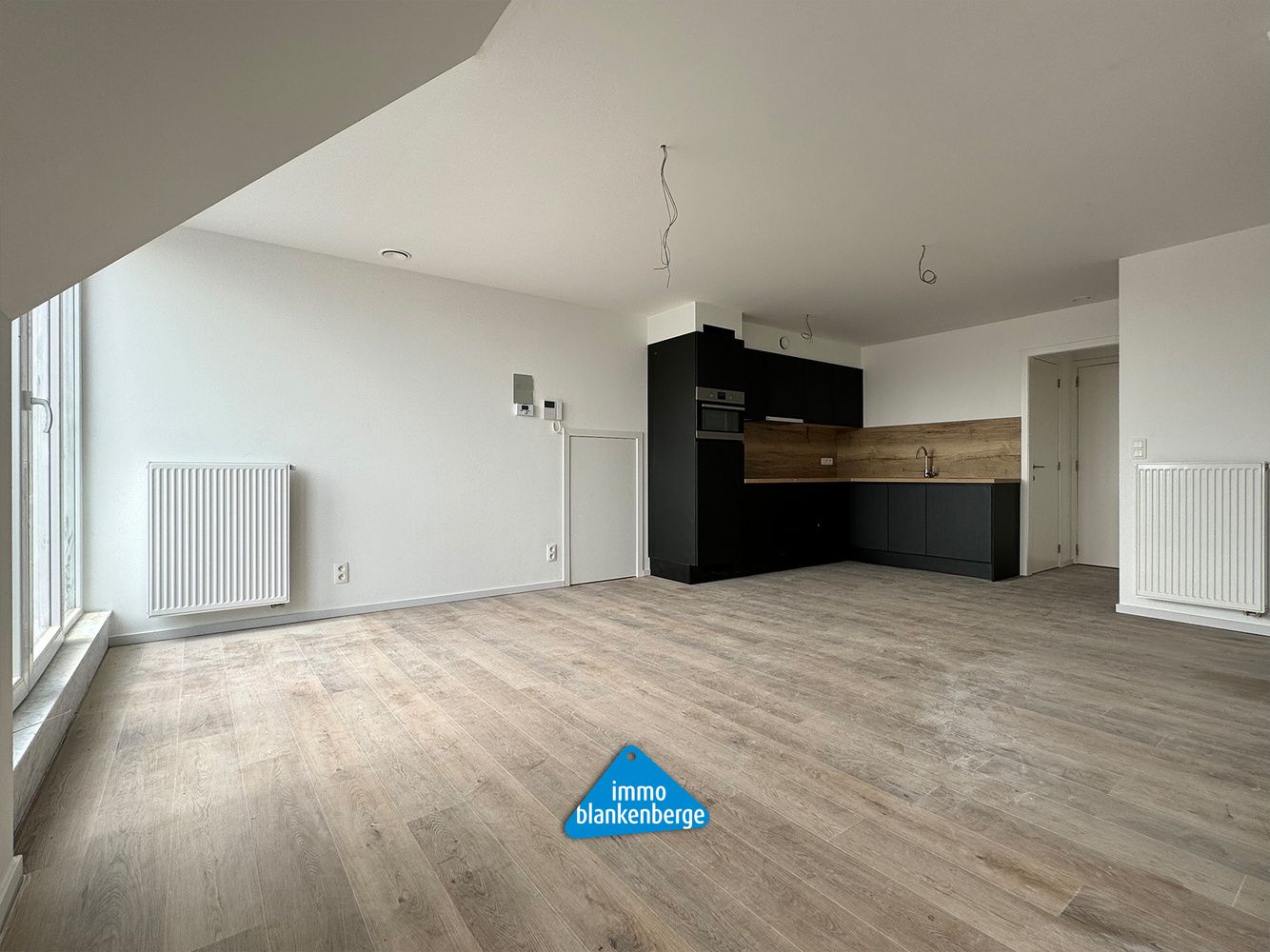 Luxe Duplex Appartement met Twee Slaapkamers en Terras op Vijfde Verdieping foto 2
