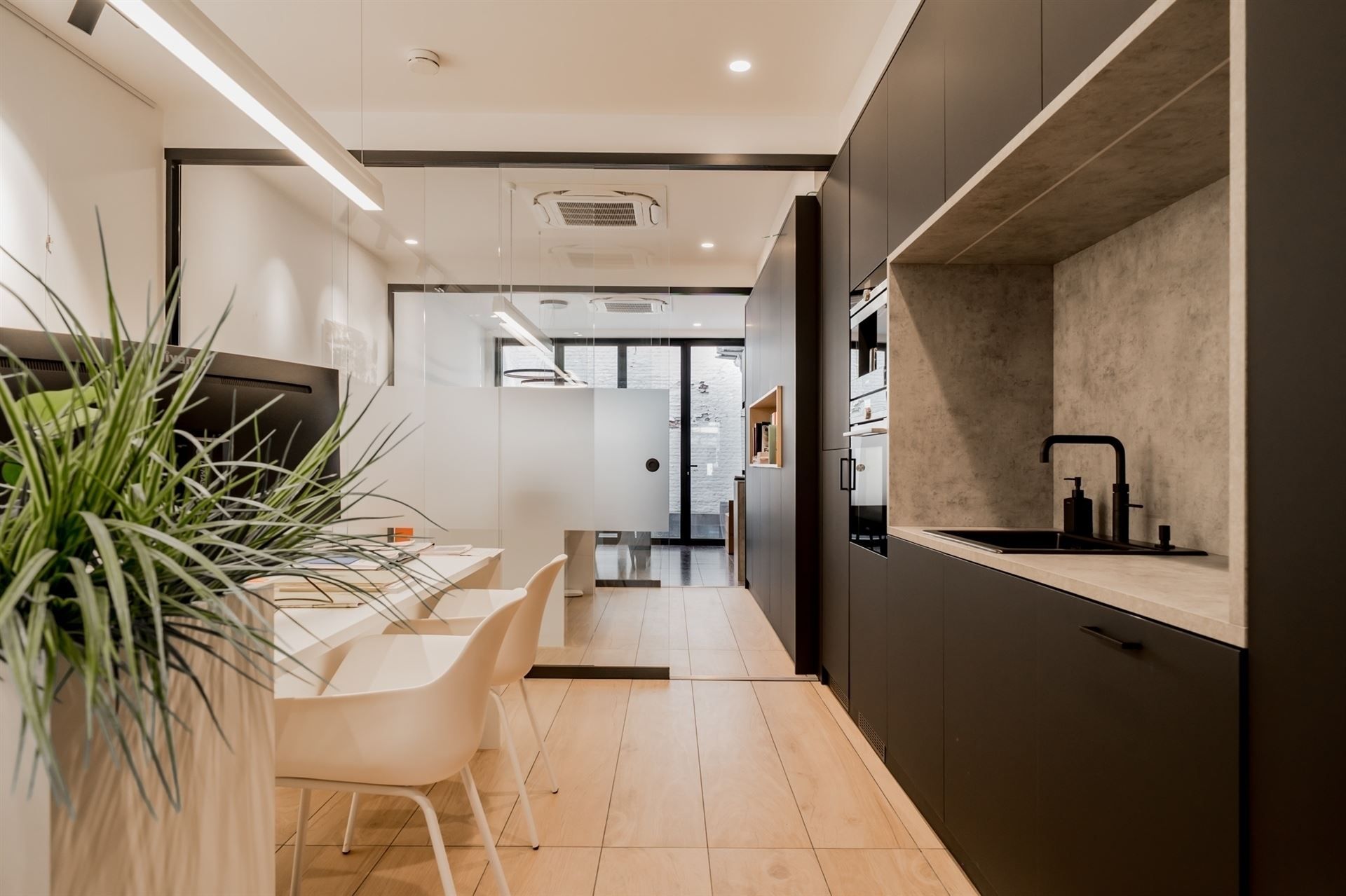 Handelsgelijkvloers + duplexappartement centrum Mechelen foto 6