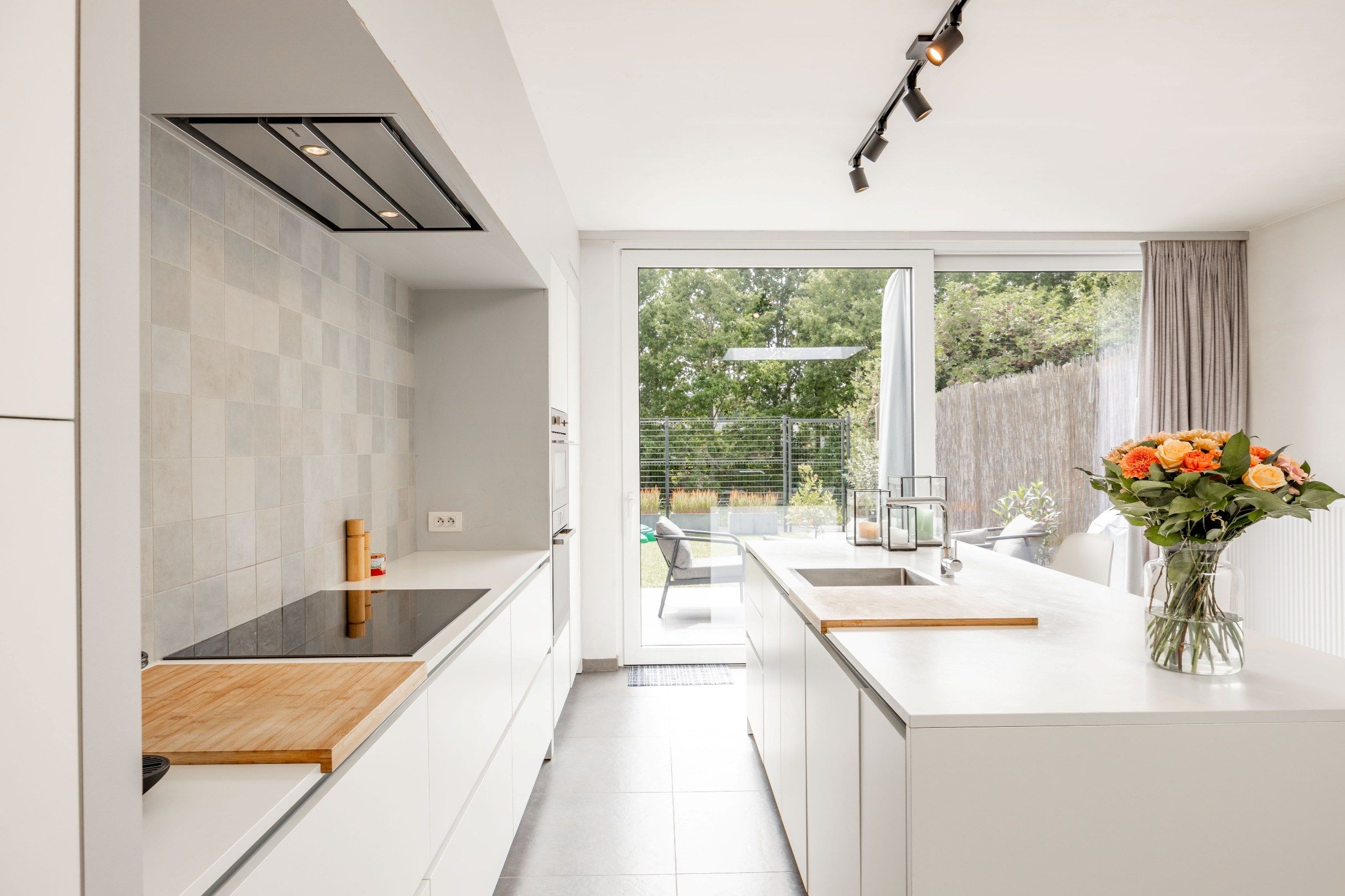 SUBLIEM GERENOVEERDE RIJWONING MET UITWEG foto 6