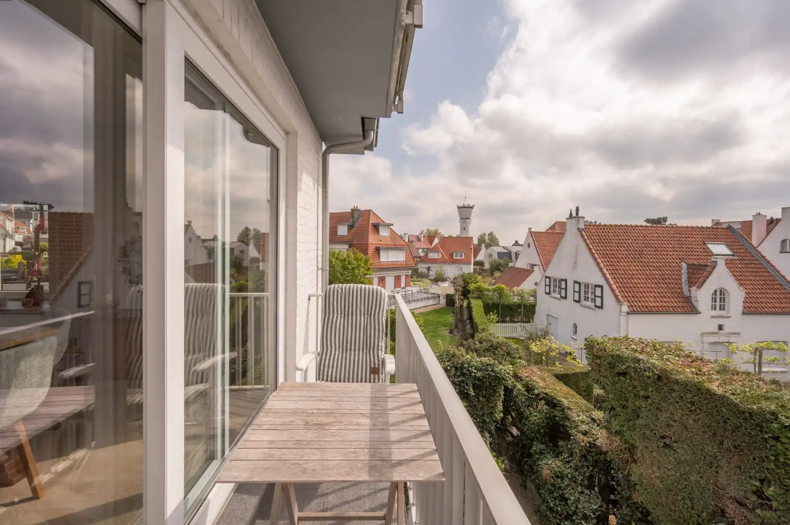 Ruim en comfortabel 3-slaapkamerappartement, gelegen op een uitzonderlijk rustige locatie in Duinbergen foto 9