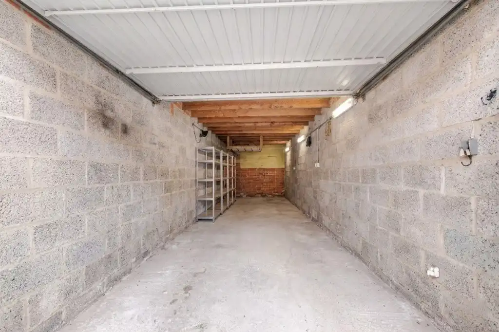 INSTAPKLAAR APPARTEMENT (84 m² | RENOVATIE 2020) MET 2 SLPKS INCL. GARAGE  foto 12