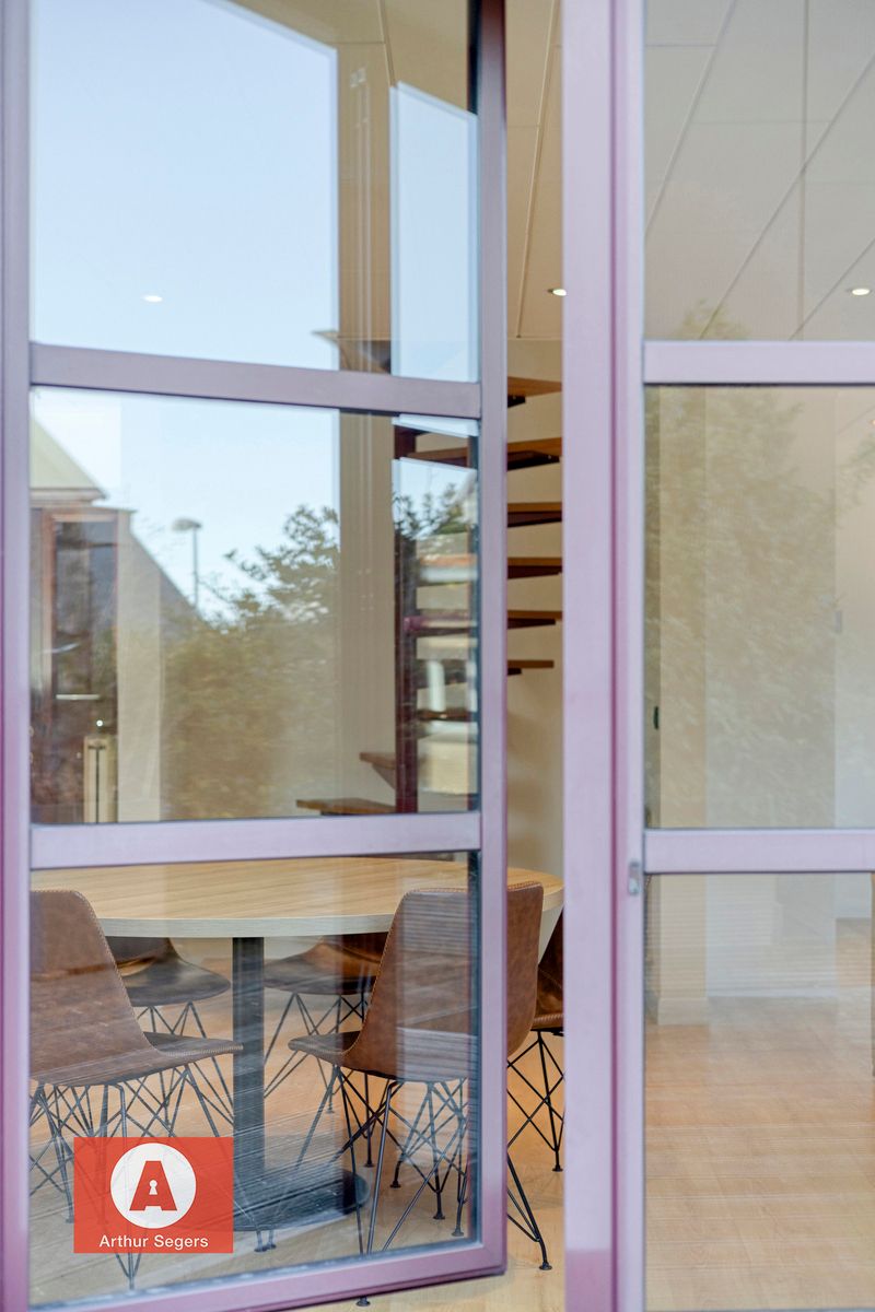 Ruim & energiezuinig appartement mét ruime beneden-berging. foto 25