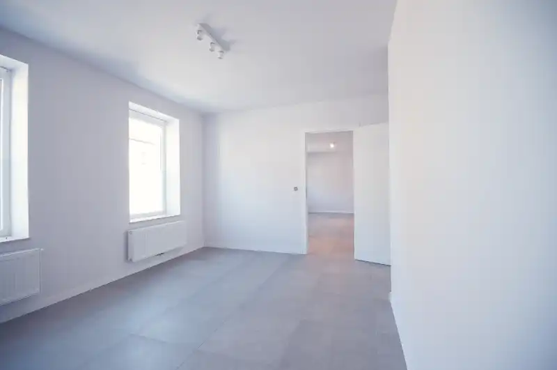 --- NIEUW --- Ruime, volledig gerenoveerde woning (±164m²) met 4 slaapkamers foto 5