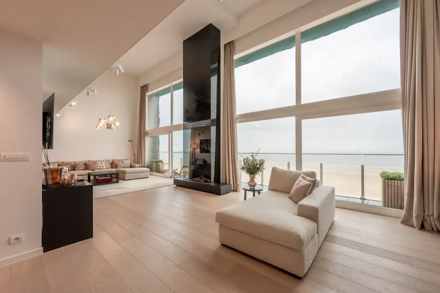 Uitzonderlijk duplex-penthouse met mezzanine en panoramisch zeezicht foto 40