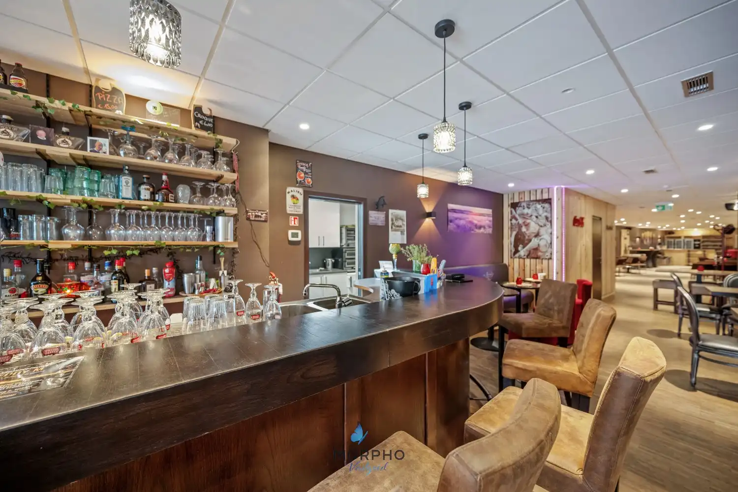 Instapklare handelsruimte (208 m²) op toplocatie in het centrum van Torhout foto {{pictureIndex}}