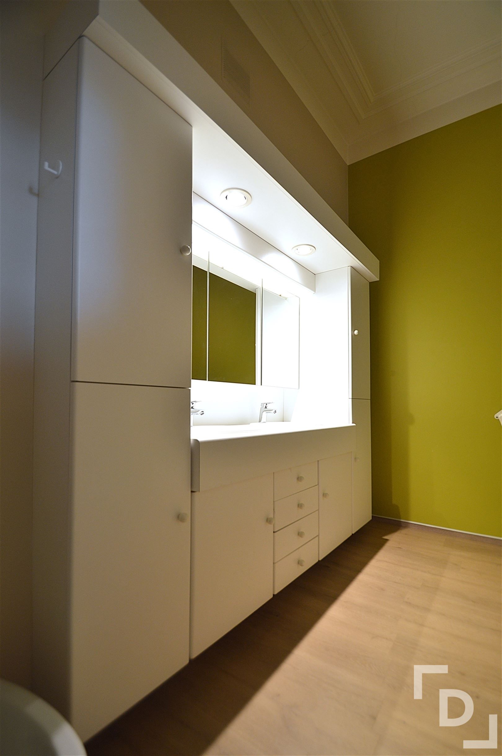 Ruim appartement op toplocatie in Ieper. foto 9