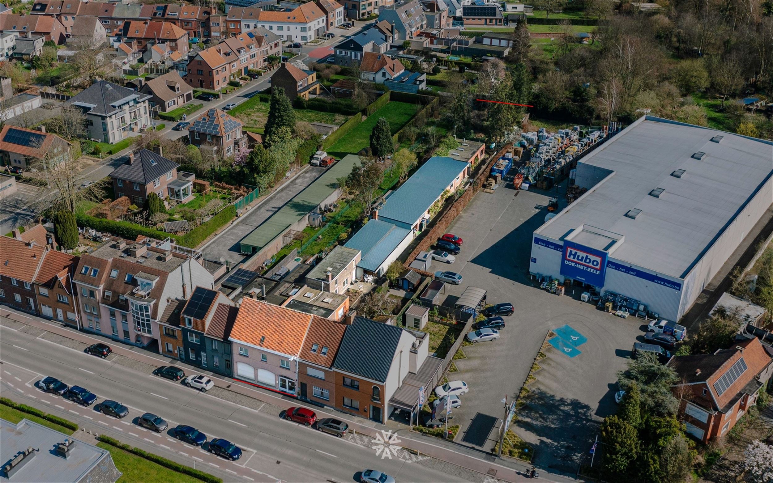 multifunctioneel gebouw met goede visibiliteit en diverse mogelijkheden voor het uitbouwen van uw handelszaak, kantoor of praktijk te koop in Merelbeke foto 1