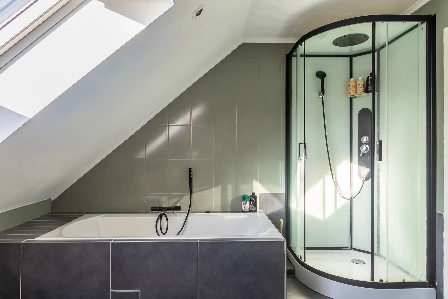 Instapklare woning met 4 slaapkamers op zuid-gericht perceel foto 26