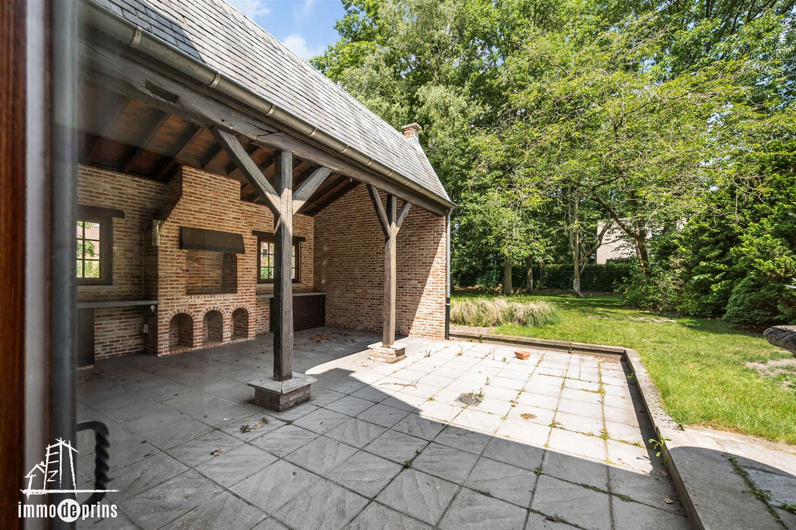 Ruime villa in residentiele wijk foto 18