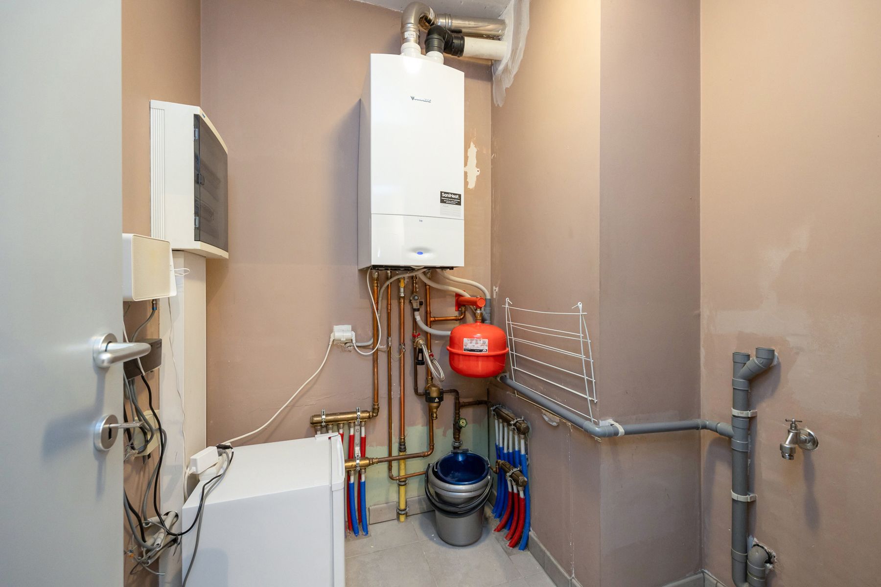 Twee slaapkamer appartement in centrum Kontich – met terras en kelderberging foto 10