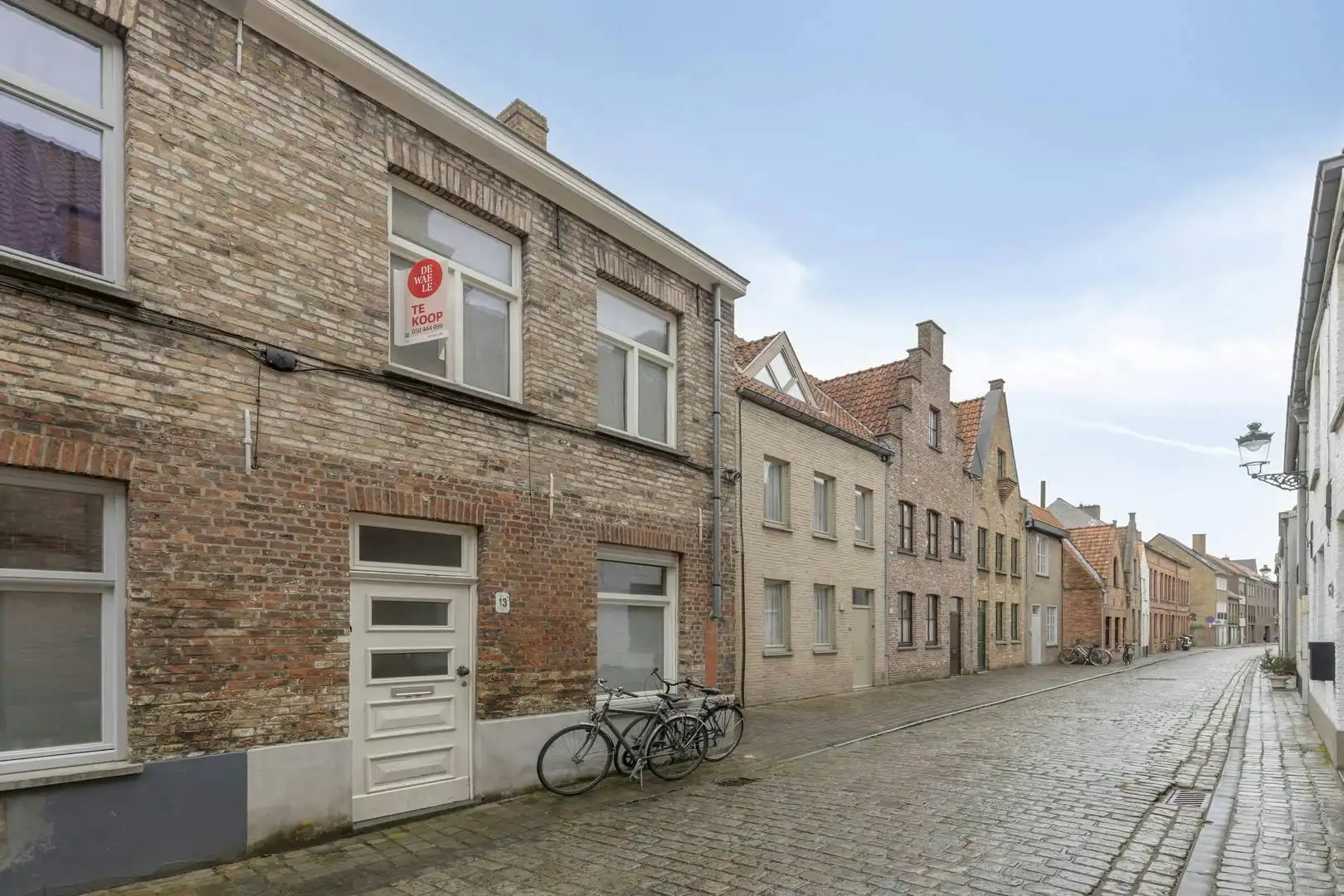 Hoofdfoto van de publicatie: Charmant huis te koop in centrum Brugge nabij de Ezelstraat