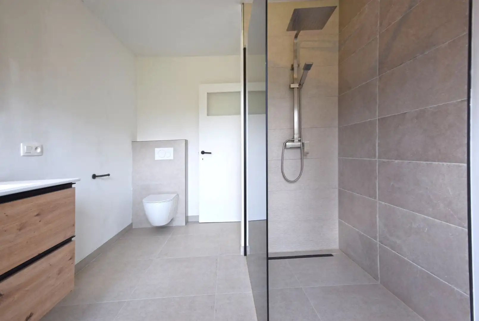 Ruime halfopen woning met grote tuin op toplocatie in Roeselare foto 8