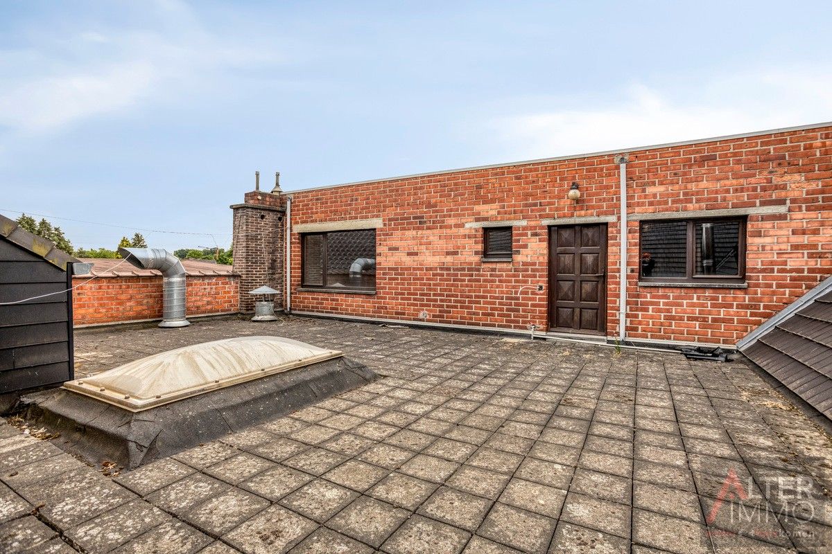 Zéér ruim, te renoveren appartement met 3 slaapkamers! foto 19