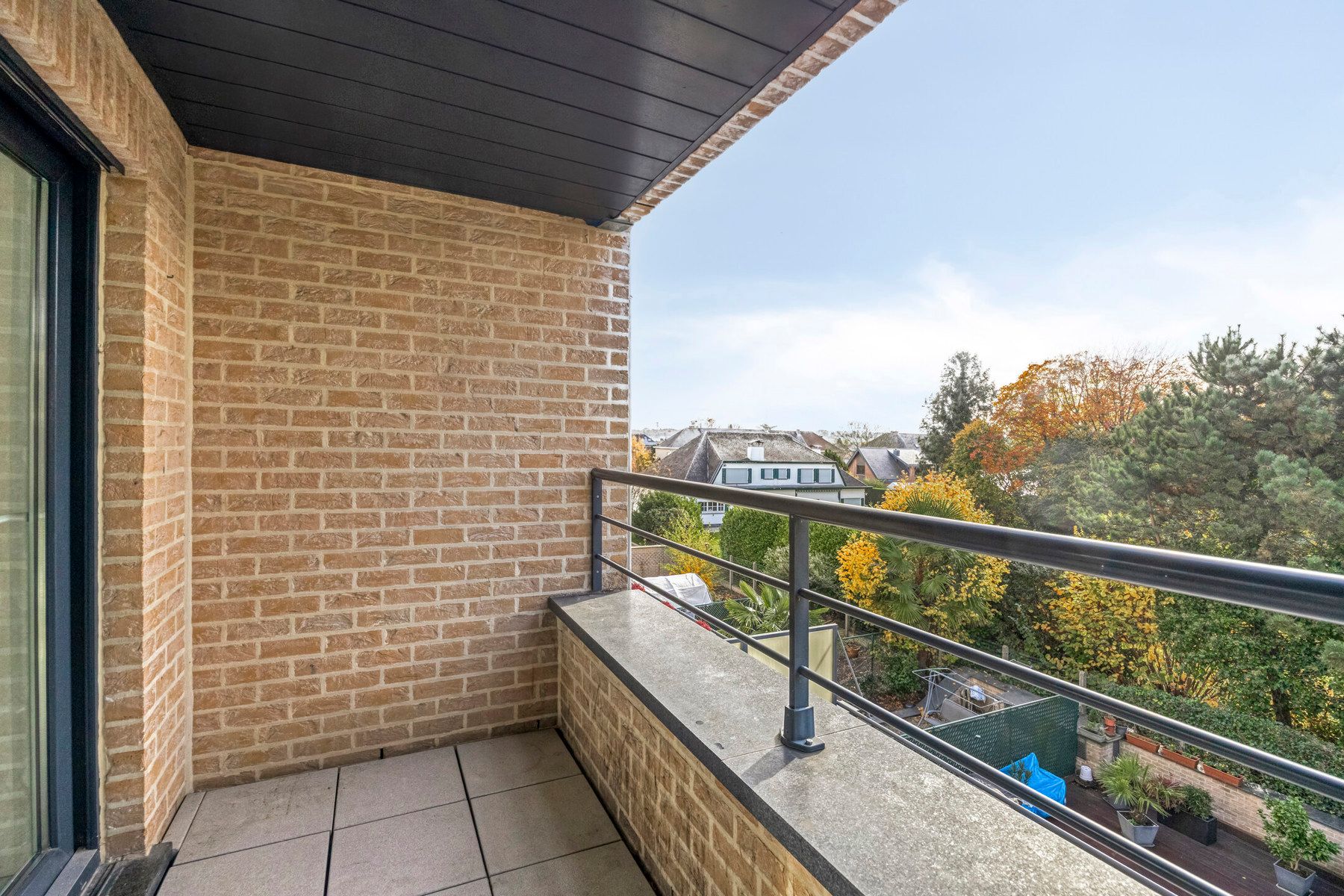 Ruim appartement met 2 slaapkamers, terras en parking  foto 4