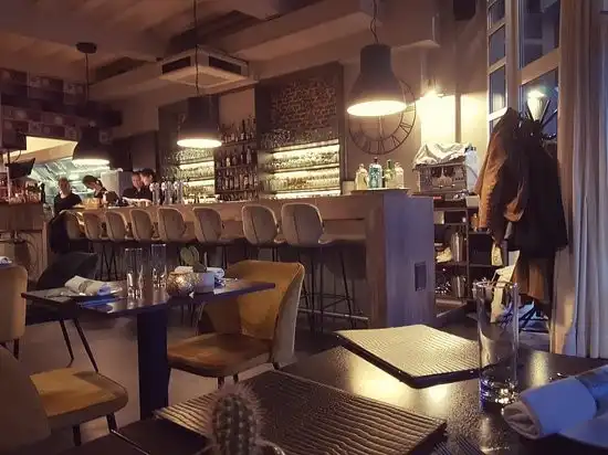 GEZOCHT: Super Ondernemer voor Horecapand met Super Ligging (Markt 16, Maaseik) foto 2