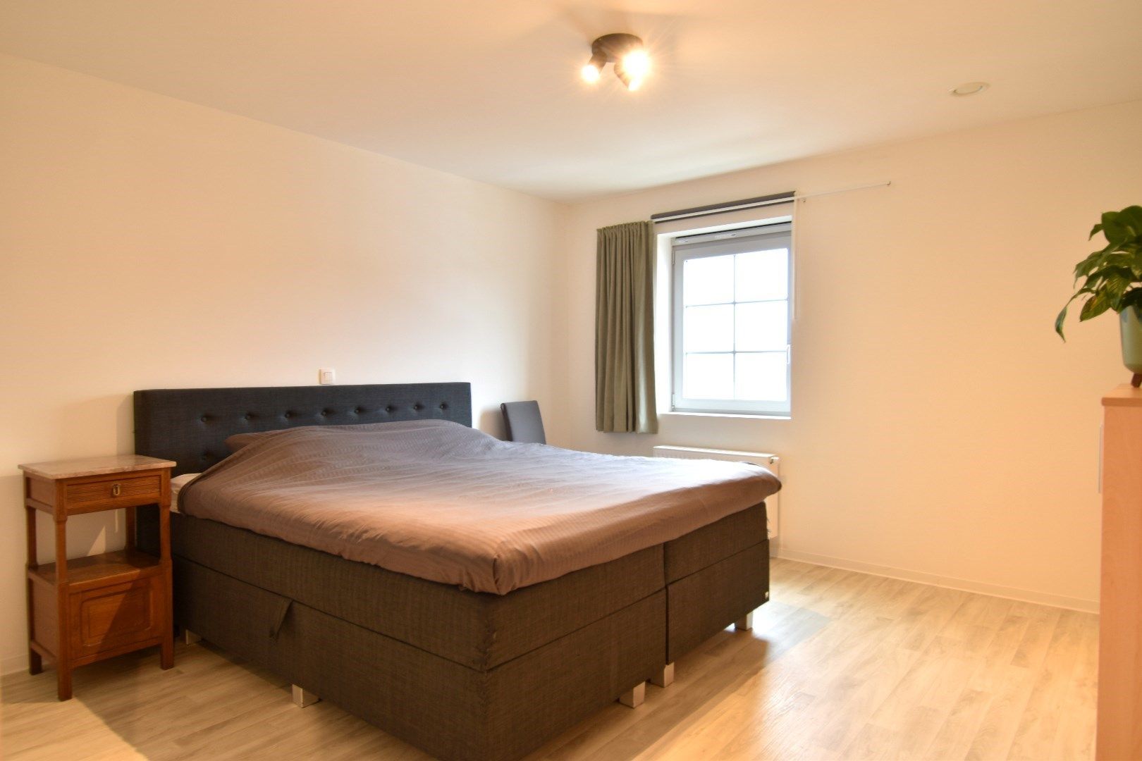 Instapklare gezinswoning met 3 slaapkamers (meer mogelijk!), zonnige tuin én garage te Heule foto 7