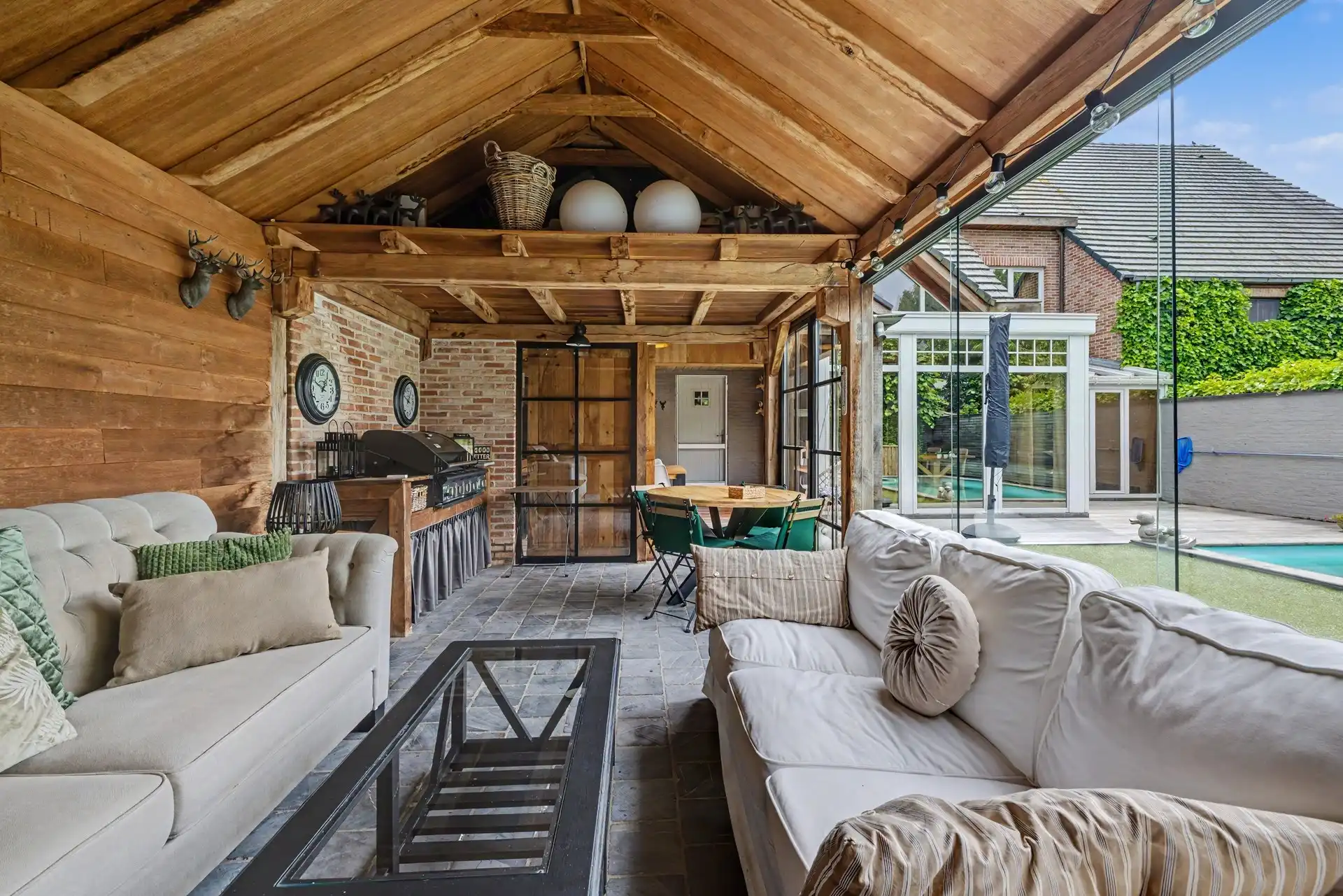 Kwalitatief afgewerkte gezinswoning in authentiek landelijke stijl met o.a. 4 slaapkamers & zwembad (344m²) foto 18