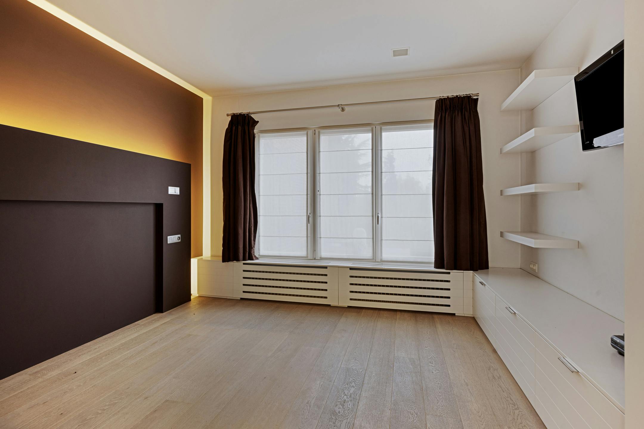 Commerciële ruimte met duplex-appartement te koop in Evere foto 16