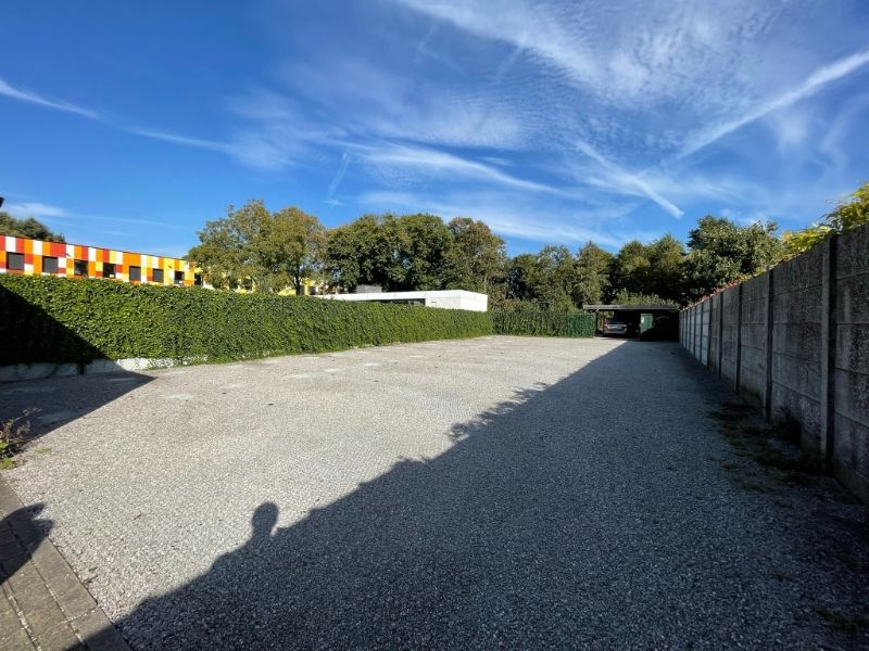 Lichtrijk en moderne kantoorruimte op eerste verdieping te huur in Oostrozebeke foto 4