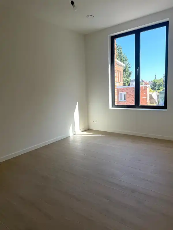 Instapklaar nieuwbouwappartement met 2 slaapkamers, heerlijke lichtinval & zalig terras - ondergrondse parking + berging. foto 4