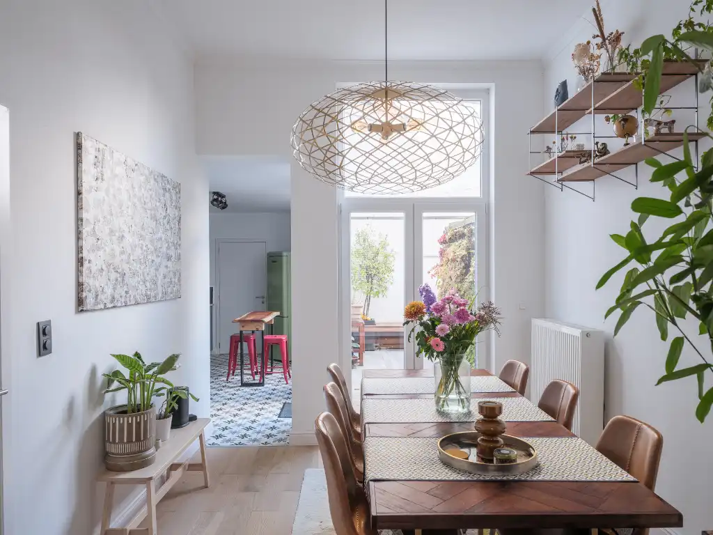 Karaktervolle gezinswoning met vier slaapkamers, twee badkamers en een mooi ingerichte buitenruimte foto 6