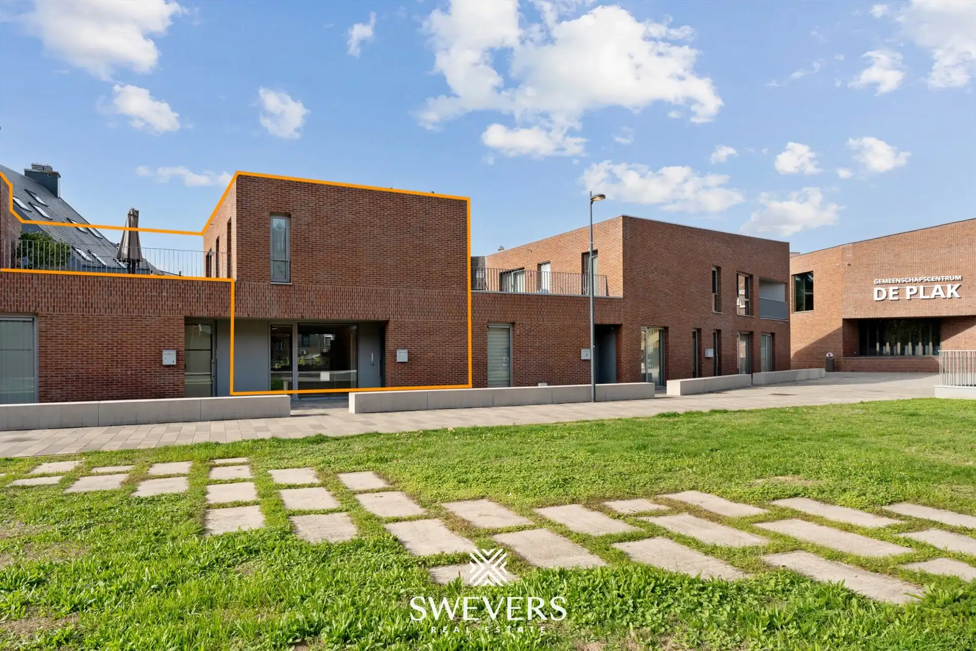 Recent en ruim duplex appartement (140m²) met 2 grote terrassen in centrum Diepenbeek foto 30