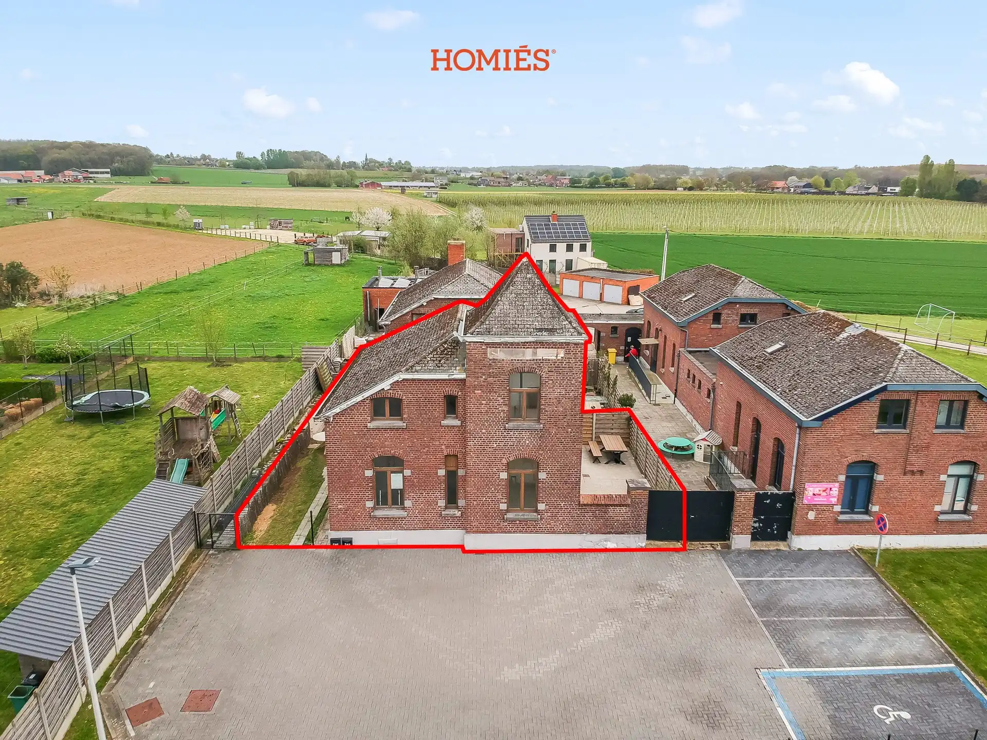 Karaktervol renovatieproject met potentieel foto 3