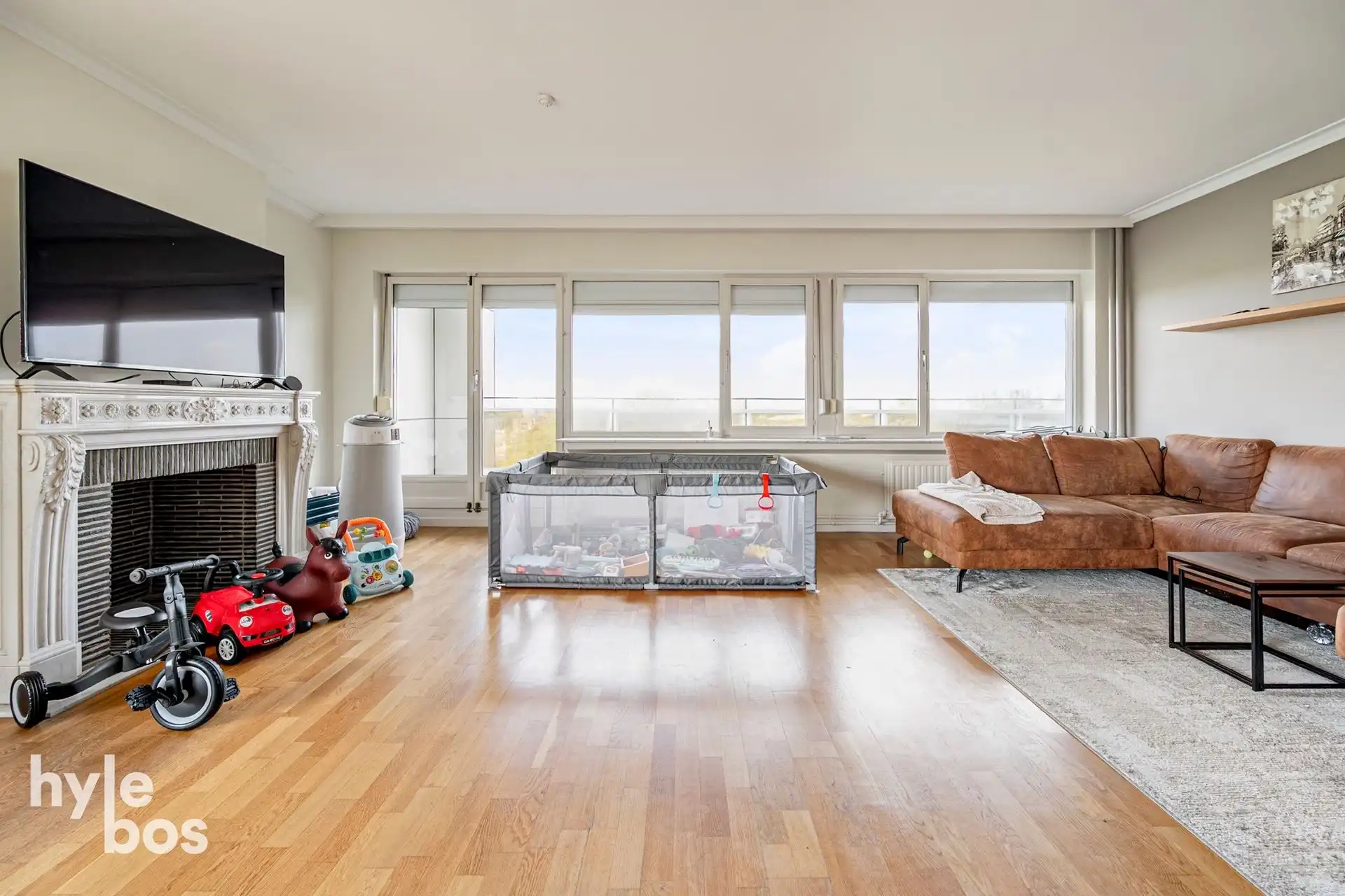 Ruim instapklaar 2 slaapkamer appartement met garage foto 6