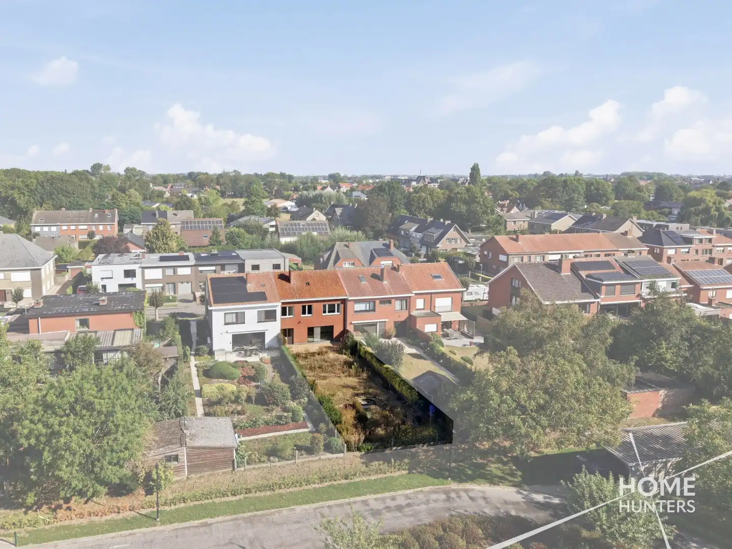 Ruime woning met oprit, garage, gunstig EPC en maar liefst 5 slaapkamers foto 3