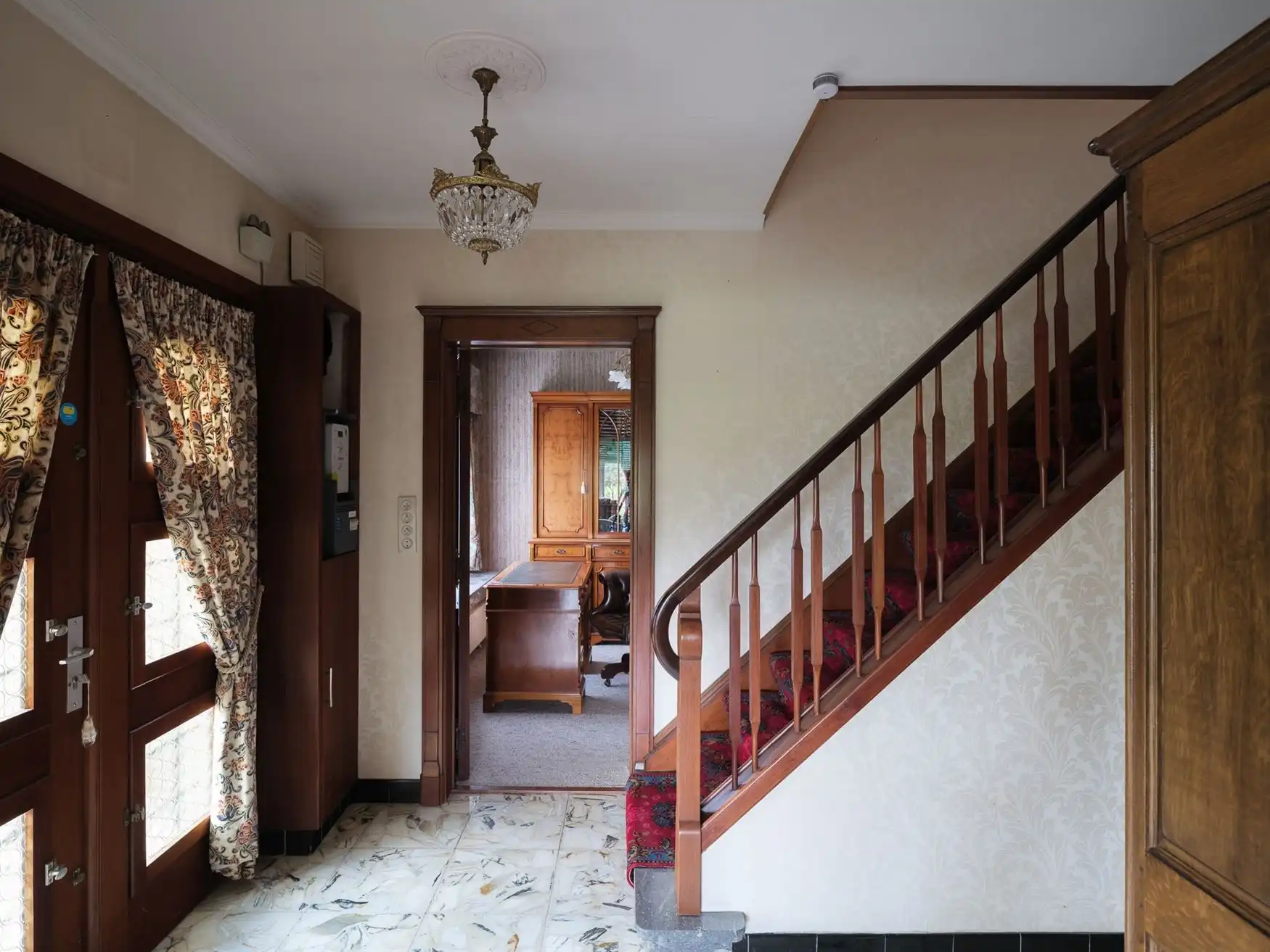 Ruime gezinswoning met vier slaapkamers en tuin in Drongen. foto 5