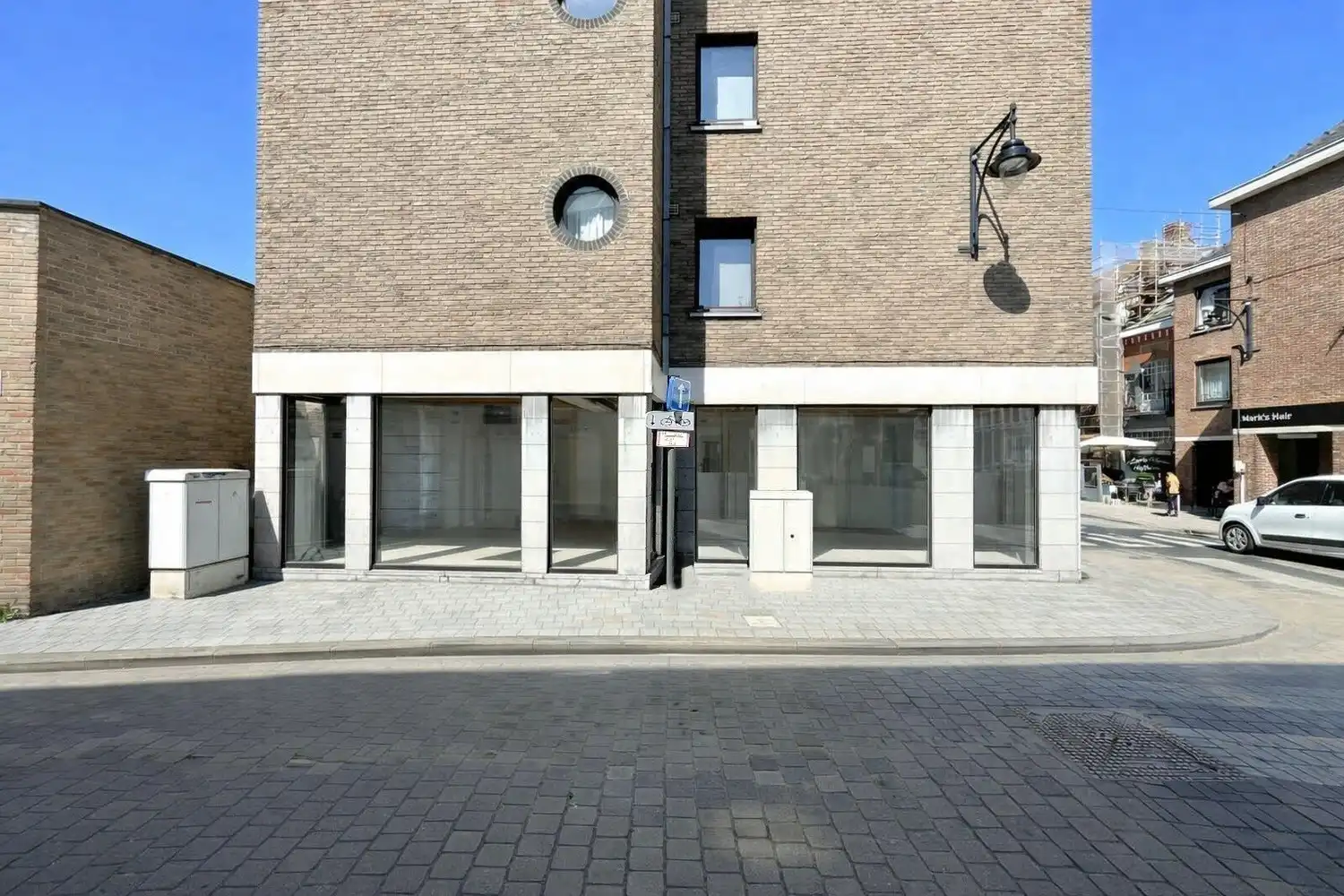 te huur Maldegem | winkel- of kantoorruimte op een TOP-locatie met 100% zichtbaarheid. foto 2