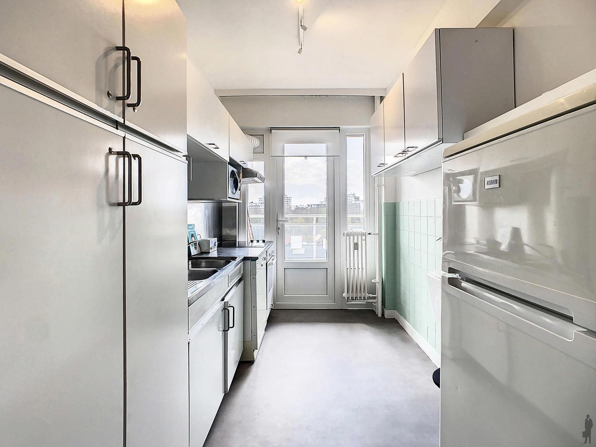 Gezellig appartement met 2 slaapkamers en mooi terras te Berchem! foto 8