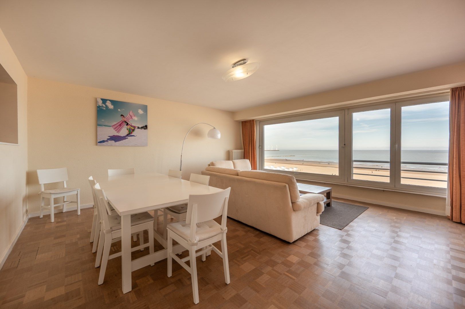 Ruim appartement met breed frontaal zeezicht te duinbergen foto {{pictureIndex}}