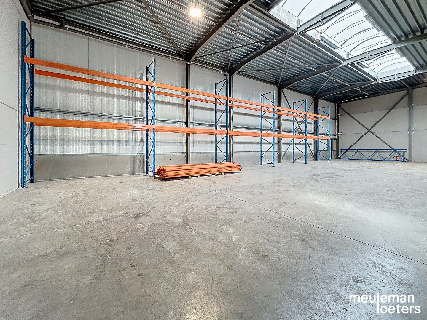KMO-unit met parkeerplaatsen  foto 3