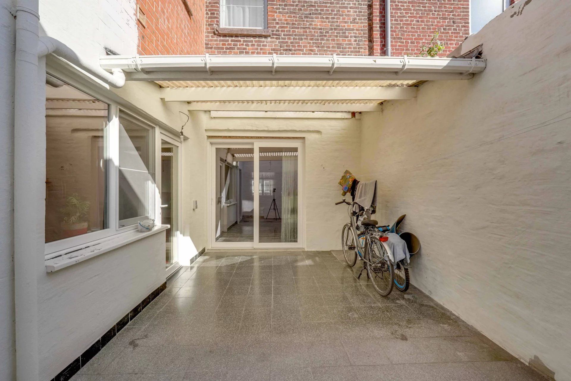 Ruime rijwoning nabij centrum Sint-Truiden foto 22