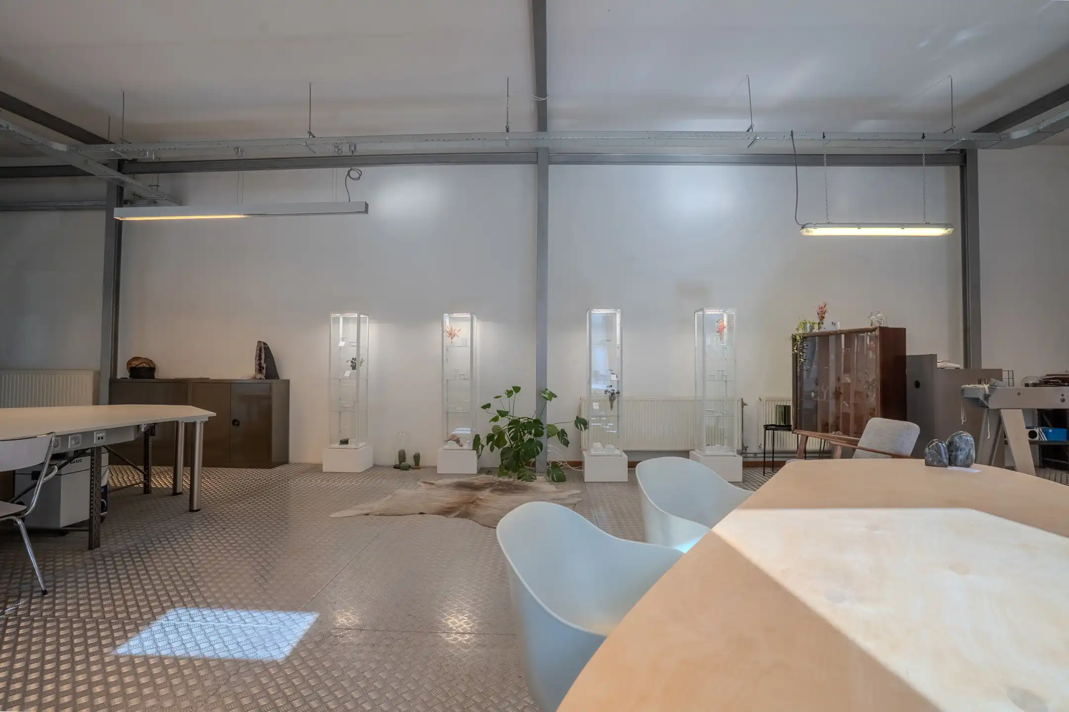 Instapklare kantoorruimte/showroom/atelier te huur foto 5
